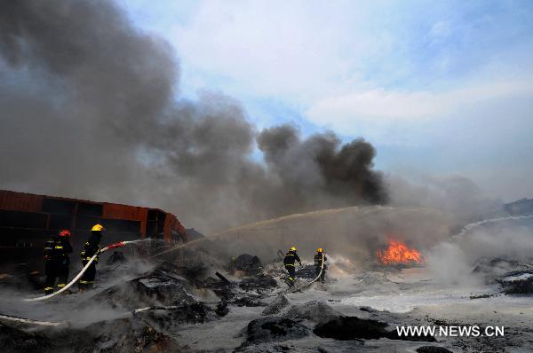 Firefighters work at the burnt Huasheng plastic plant in Jiaxing, east China&apos;s Zhejiang Province, Dec. 29, 2010. Fire broke out in the plastic plant at about 1:00 pm on Wednesday. The fire has been put out, no casualties were reported.[Xinhua] 