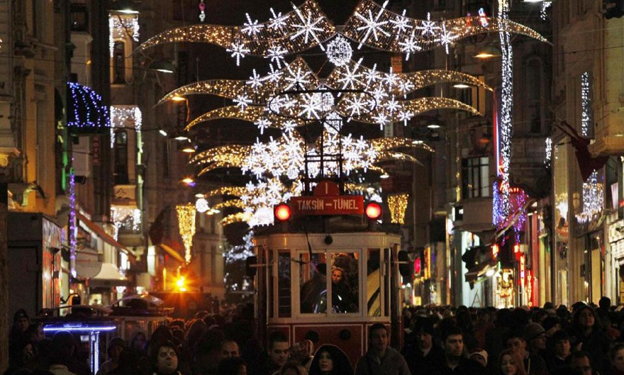 A vintage tram runs along Istiklal street, decorated with New Year lighting, in downtown Istanbul Dec 29, 2010. [China Daily/Agencies]