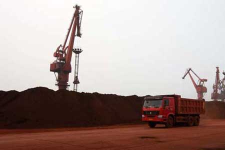 The Ministry of Commerce announced Tuesday the first round of 2011 export quotas for rare earths, standing at 14,446 tons, an 11 percent first-round drop on last year. [Xinhua]