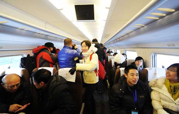 Passengers take their seats on the Changchun-Jilin intercity train, Dec 30, 2010. [Xinhua]