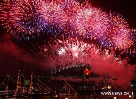 Fireworks explode over the Sydney Harbour Bridge during a pyrotechnic show to celebrate the New Year in Sydney, Australia, Jan. 1, 2011. [Xinhua/Jiang Yaping] 