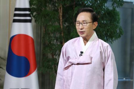 In South Korea, President Lee Myung-bak wearing traditional clothes, sent his new year's message.