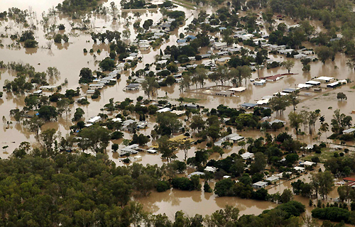 An aerial view of partially submerged houses in flooded Theodore in Australia's state of Queensland, Jan 2, 2011. [Agencies]