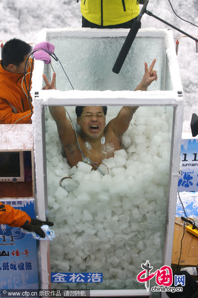 Chinese &apos;Icemen&apos; Jin Songhao celebrates after setting a new world record for withstanding extreme cold in Zhangjiajie, central China&apos;s Hunan Province, Jan. 3, 2010. 