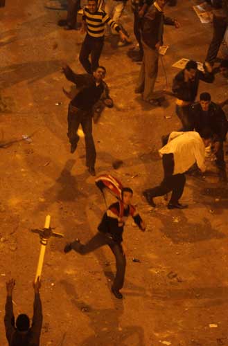 Egyptian Christians clash with riot police in front of al-Abasseya Cathedral in Cairo late night January 2, 2011. [Xinhua/Reuters] 