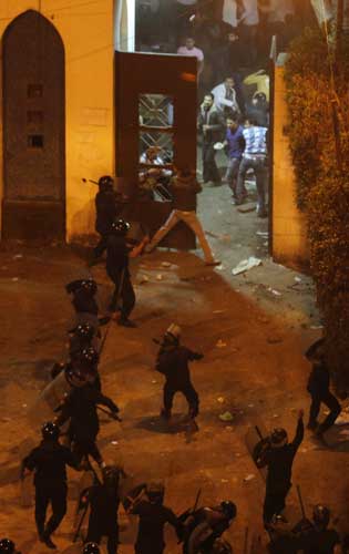  Egyptian Christians clash with riot police in front of al-Abasseya Cathedral in Cairo late night January 2, 2011. Angry Coptic Christians clashed with police on Sunday as they demanded more protection for Egypt&apos;s Christians following a New Year&apos;s Day church bombing that killed 21 of their brethren. Picture taken January 2, 2011. [Xinhua/Reuters] 