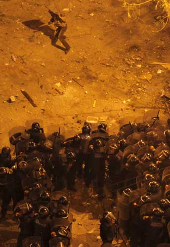 Egyptian Christians clash with riot police in front of al-Abasseya Cathedral in Cairo late night January 2, 2011. [Xinhua/Reuters] 