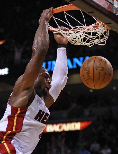 Miami Heat's Dwyane Wade dunks against the Golden State Warriors during fourth quarter NBA basketball action in Miami January 1, 2011. (Xinhua/Reuters Photo)