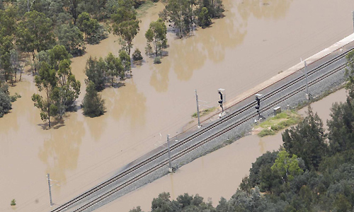 Partially submerged railways to transport coal are seen near the town of Emerald in Australia's state of Queensland, Jan 2, 2011. [Agencies] 