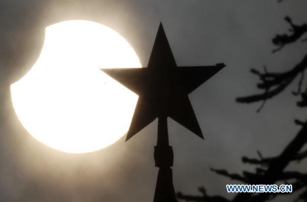 Photo taken on Jan. 4, 2011, shows a partial solar eclipse in Moscow, capital of Russia. [CFP]