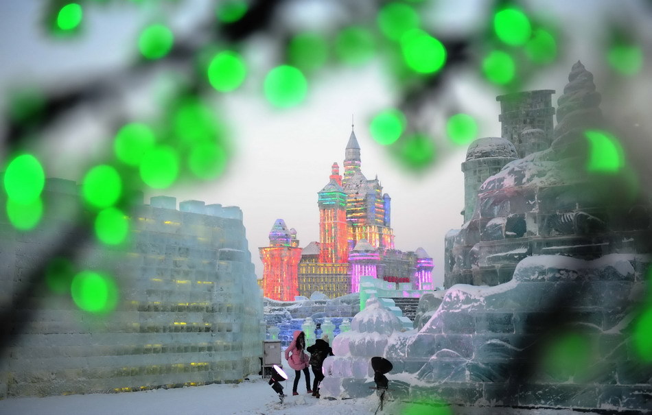 The 27th Harbin International Ice and Snow Festival opened on January 5, 2011 in Harbin, northeast China&apos;s Heilongjiang province, and will last for over one month. [Xinhua]