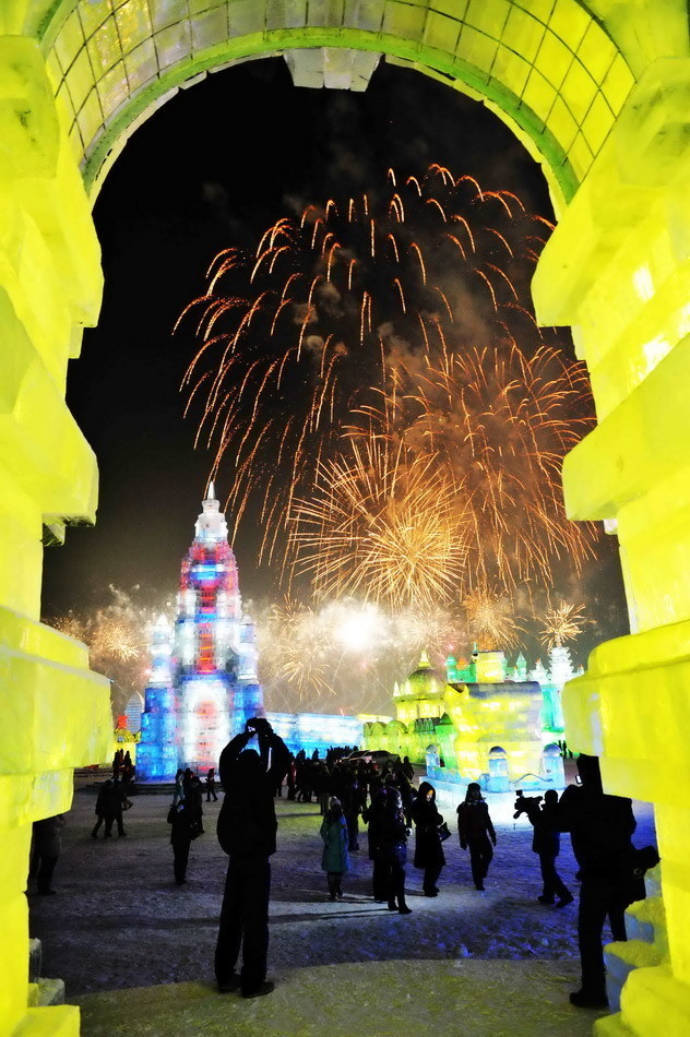 The 27th Harbin International Ice and Snow Festival opened on January 5, 2011 in Harbin, northeast China&apos;s Heilongjiang province, and will last for over one month. [Xinhua]