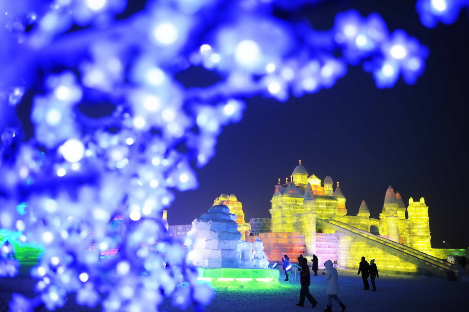 The 27th Harbin International Ice and Snow Festival opened on January 5, 2011 in Harbin, northeast China&apos;s Heilongjiang province, and will last for over one month. [Xinhua]