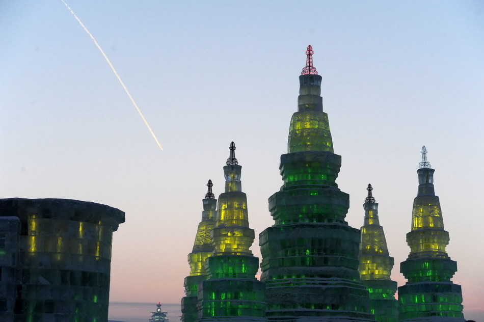 The 27th Harbin International Ice and Snow Festival opened on January 5, 2011 in Harbin, northeast China&apos;s Heilongjiang province, and will last for over one month. [Xinhua]