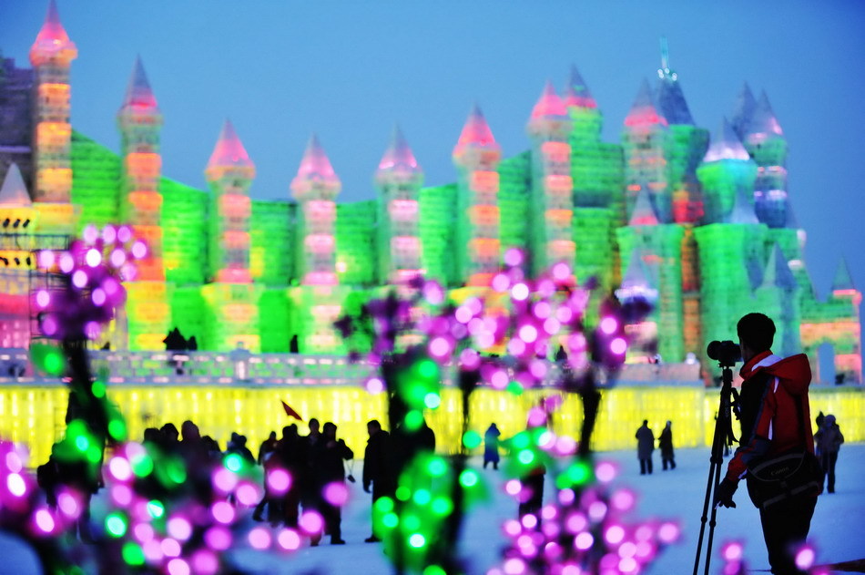 The 27th Harbin International Ice and Snow Festival opened on January 5, 2011 in Harbin, northeast China&apos;s Heilongjiang province, and will last for over one month. [Xinhua]