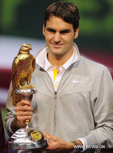 Roger Federer (R) of Switzerland poses with the golden eagle trophy next to Nikolay Davydenko of Russia during the awarding ceremony for the Qatar Open tennis tournament in Doha, capital of Qatar, Jan. 8, 2011. Federer won the final by 2-0. [Xinhua]