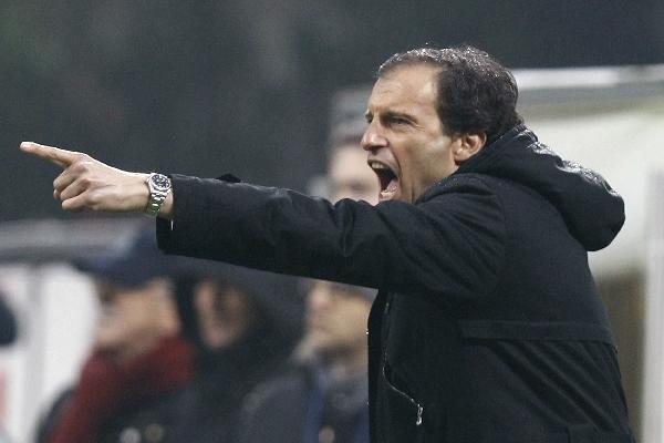 AC Milan's coach Massimiliano Allegri shouts during their Italian serie A soccer match against Udinese at the San Siro stadium in Milan January 9, 2011. (Xinhua/Reuters Photo)