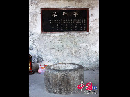 As one of the four biggest Buddhist temples in Hubei Province, the Guiyuan Temple is very famous in Wuhan. It was originally built by a monk named Bai Guang in 1658.It covers an area of 46,900 square meters. There are more than 200 halls in the temple. Most of the buildings, Buddhist sutras, Buddhist Sculptures are in a good state of preservation now.  [Photo by Wang Di]