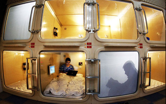 The first capsule hotel is opened in Shanghai. [163.com]
