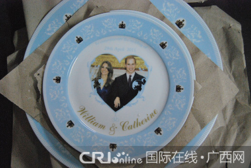 Photo taken on Jan. 10, 2011 shows the plates with the photo of Prince William and Kate Middleton on at a workshop of Tri-Ring Group Corporation in Beiliu City, south China&apos;s Guangxi Zhuang Autonomous Region.