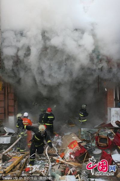 Firefighters work at the explosion site on January 10, 2011 in Changchun, Jilin Province of China. The explosion occurred at 10:00 am at a restaurant, injured 14 customers and the reason is under investigation. [CFP]