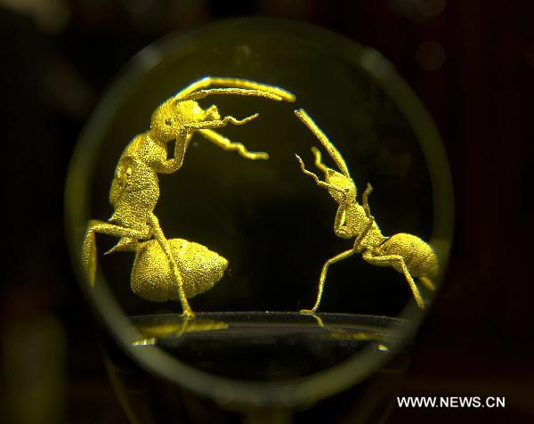 Photo taken on Jan. 10, 2011 shows gold sculptures displayed at an exhibition in Hong Kong, south China. A gold sculpture exhibition kicked off here on Monday, with around 100 exhibits worth of 50 million Hong Kong dollars going on show. [Xinhua]