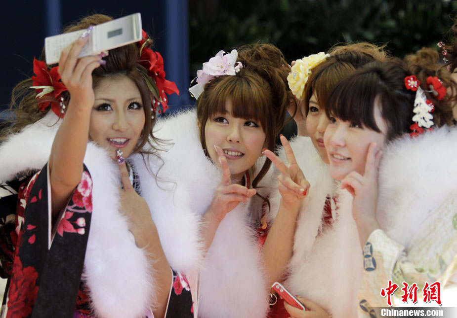 Japanese women in kimonos attend Coming of Age Day event at an amusement park in Tokyo Jan 10, 2011. The Coming of Age day is held annually on the second Monday of January to congratulate all those who have reached the age of 20 years old. According to a local report, about 1,240,000 men and women who were born in 1990, reached the coming of age this year and this figure is the smallest number since 1968 in the world&apos;s oldest major country. [Chinanews.com]