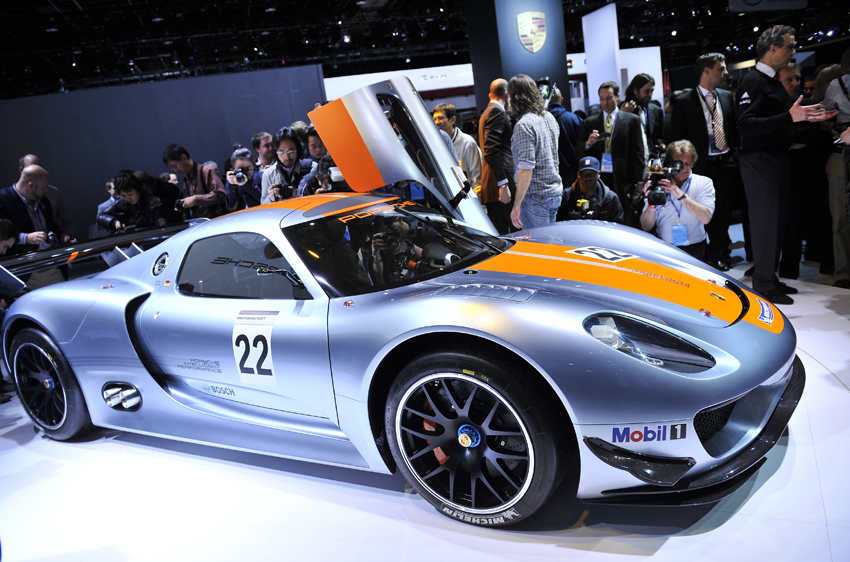 Porsche introduces the 918 RSR vehicle during press preview days at Cobo Center of the North American International Auto show in Detroit, Michigan Jan 10, 2011. [Photo/Xinhua]