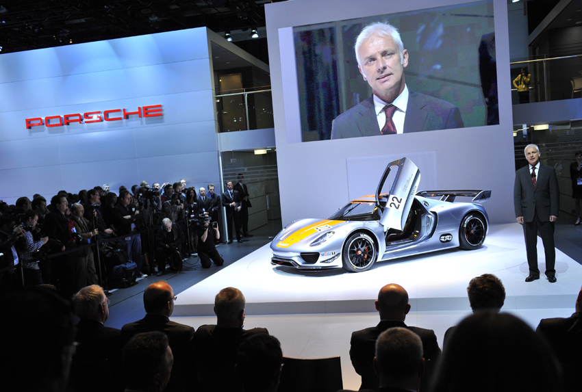 Porsche introduces the 918 RSR vehicle during press preview days at Cobo Center of the North American International Auto show in Detroit, Michigan Jan 10, 2011. [Photo/Xinhua]