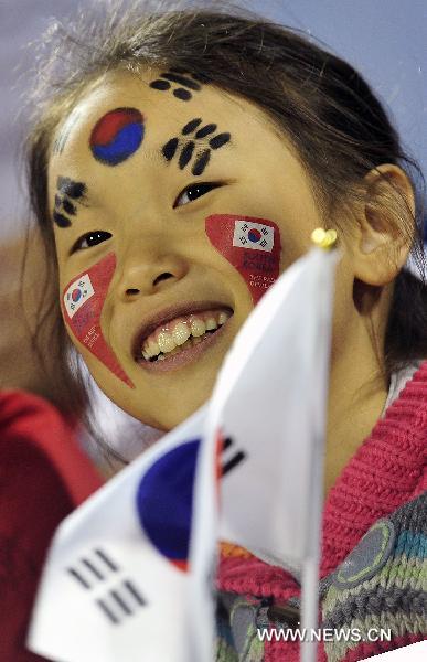 A little girl of South Korea waits for the 2011 Asian Cup Group C soccer match between South Korea and Bahrain at Al Gharafa stadium in Doha, capital of Qatar, Jan. 10, 2011. South Korea won by 2-1. [Xinhua]