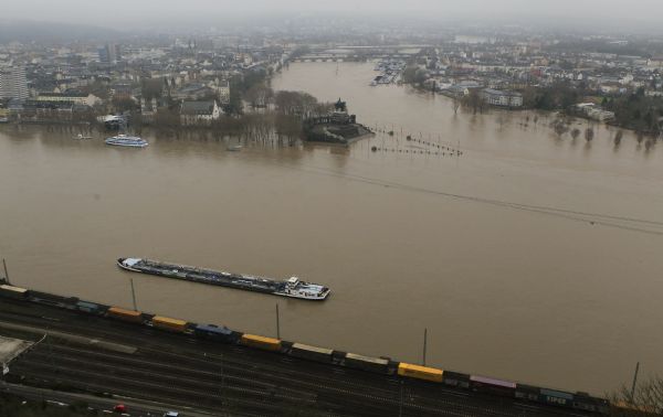 Germany&apos;s famous landmark &apos;Deutsches Eck&apos;, the junction of the river Moselle and Rhine is flooded in Koblenz Germany&apos;s famous landmark &apos;Deutsches Eck&apos; (&apos;German Corner&apos;), the junction of the river Moselle and Rhine is flooded in Koblenz January 10, 2011. After weeks of snow and ice, rising temperatures combined with heavy rain means many German rivers have swollen drastically over the last few days, triggering flood warnings in many regions. (Xinhua/Reuters)