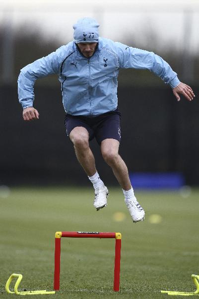 LA Galaxy's David Beckham takes part in a training session at Spurs Lodge in Essex January 11, 2011. Beckham's proposed loan move to Tottenham Hotspur has fallen through, but the LA Galaxy midfielder will instead train with Spurs for a month until Feb. 10, when he will return to the U.S. to prepare for the start of the Major League Soccer (MLS) season. (Xinhua/Reuters Photo)