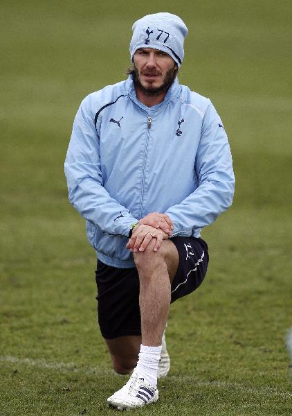 LA Galaxy's David Beckham takes part in a training session at Spurs Lodge in Essex January 11, 2011. (Xinhua/Reuters Photo)