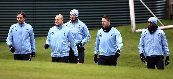 Britain's David Beckham (C) trains at Tottenham Hotspur's training ground in London January 11, 2010. (Xinhua/Reuters Photo)