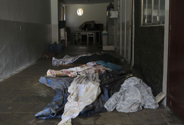 The bodies of victims of a landslide lie inside a building where rescue workers placed them in Teresopolis Jan 12, 2011. [China Daily/Agencies] 