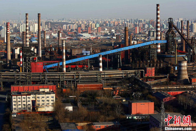 Shougang Group, a heavyweight steel maker in China, announced it had halted all its steel-making operations in the nation&apos;s capital on Jan. 13, 2011. The company has built a 21-square-kilometer new plant in Caofeidian, an islet 220 km east of Beijing in Bohai Bay, to replace Shougang&apos;s old facilities. It was located in Shijingshan District, 17 km away from Tian&apos;anmen, central Beijing. [photo/Chinanews.com]