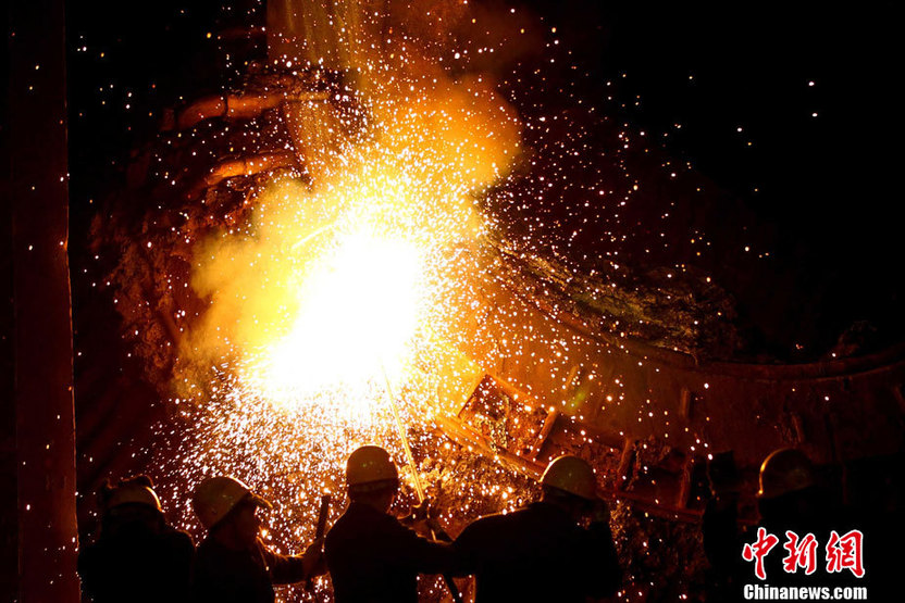 Founded in 1919, Shougang once hit a record of 10 million tonnes of annual output, with more than 200,000 workers at the peak. After approved by the National Development and Reform Commission in 2005, Shougang initiated its relocation program, the largest industrial relocation in China since the 1960s. [photo/Chinanews.com]