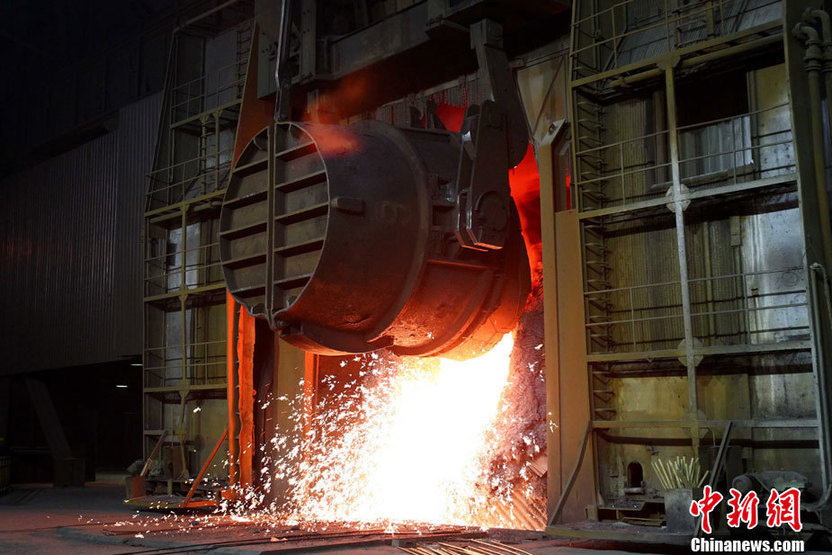 Shougang Group, a heavyweight steel maker in China, announced it had halted all its steel-making operations in the nation&apos;s capital on Jan. 13, 2011. It was located in Shijingshan District, 17 km away from Tian&apos;anmen, central Beijing. With the city&apos;s rapid urbanization over the past decades, the site -- once on the outskirts -- became part of the urban area. [photo/Chinanews.com]