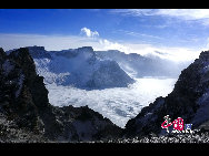 The Changbai Mountain is generally acknowledged as the most famous mountain range in Northeast China. It spans the border between China's Jilin Province and North Korea. It takes its Chinese name from the color of the winter snow and the white volcanic pumice scattered on its slopes. [Photo by Tian Gao]
