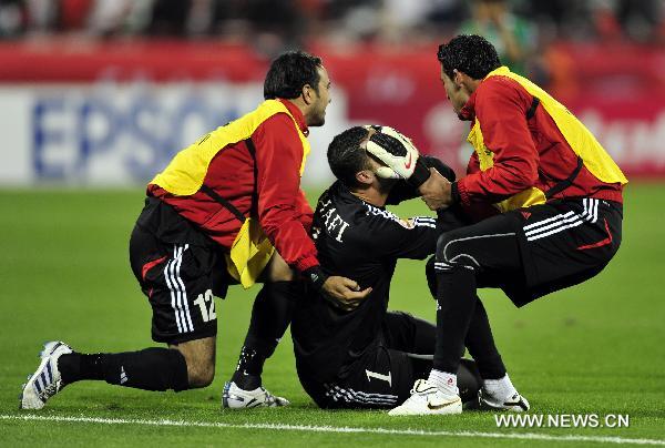Jordan's goalie Amer Shafi (C) reacts after winning the Asian Cup group B soccer match between Jordan and Saudi Arabia in Doha, capital of Qatar, Jan. 13, 2011. Jordan won 1-0. (Xinhua/Tao Xiyi)