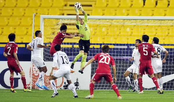 China's Gao Lin (L top) vies for the ball with Uzbekistan's goalkeeper Temur Juraev during the Asian Cup group A soccer match between China and Uzbekistan in Doha, capital of Qatar, Jan. 16, 2011. China and Uzbekistan tied the match 2-2. (Xinhua/Tao Xiyi)