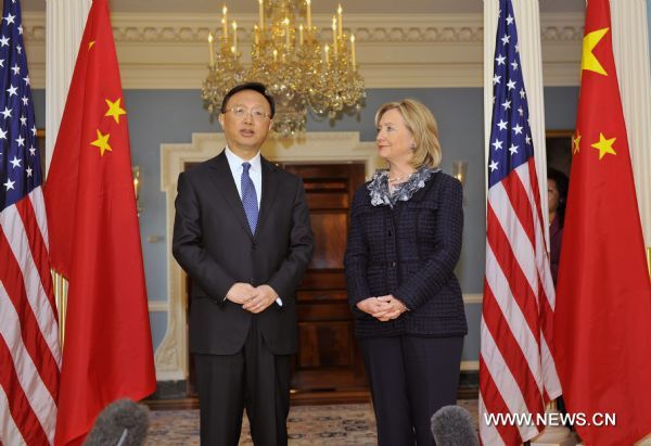 Chinese Foreign Minister Yang Jiechi (L) meets with U.S. Secretary of State Hillary Clinton in Washington D.C., the United States, Jan. 5, 2011. (Xinhua/Zhang Jun) (zw) 