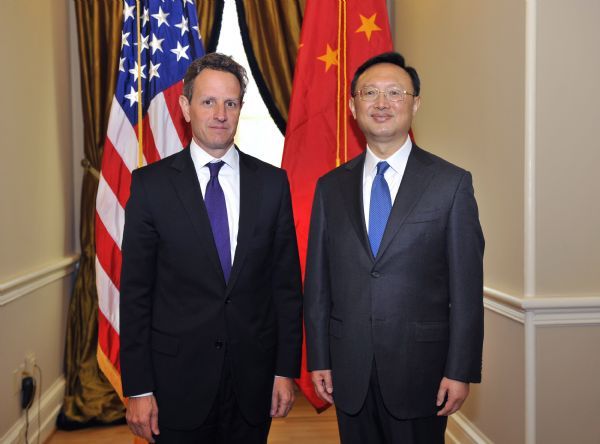  U.S. Treasury Secretary Timothy Geithner(L) meets with visiting Chinese Foreign Minister Yang Jiechi in Washington, the United States, Jan. 4, 2011.(Xinhua/Zhang Jun) 