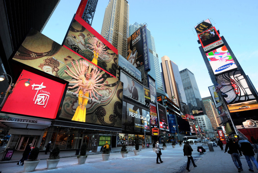 Footages of a short film promoting China (L) are shown on the screens at the Times Square in New York, U.S.A., Jan. 17, 2011. The video will be on until Feb. 14, 2011. A video show about Chinese people made its debut on screens at Times Square on Monday, presenting Americans a multi-dimensional and vivid image of Chinese people. [Xinhua]