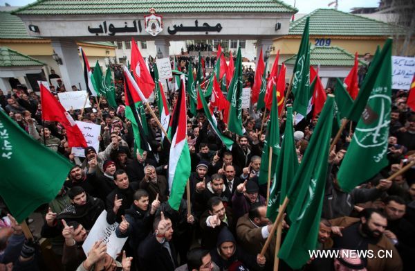 Protestors from opposition parties and labor unions shout anti-government slogans outside Jordanian Lower House during an anti-government demonstration in Amman, Jordan, on Jan. 16, 2011. Hundreds of Jordanians on Sunday staged a sit-in, calling for the resignation of the government and protesting rising prices in the country. [Xinhua]