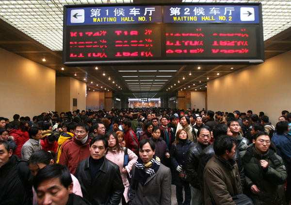 Zhengzhou Railway Station meet the first peak of passenger flows on January 18, 2011. 