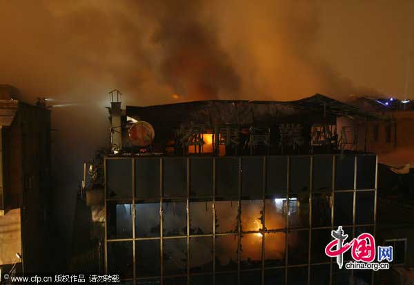 Flames and smoke billow out of a building in Wuhan, Hubei province, Jan 18, 2011. [CFP]