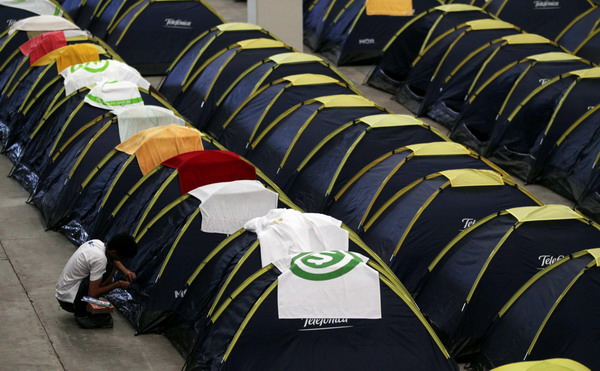 Rows of tents are seen at the &apos;Campus Party&apos; Internet users gathering in Sao Paulo Jan 18, 2011. [China Daily/Agencies] 
