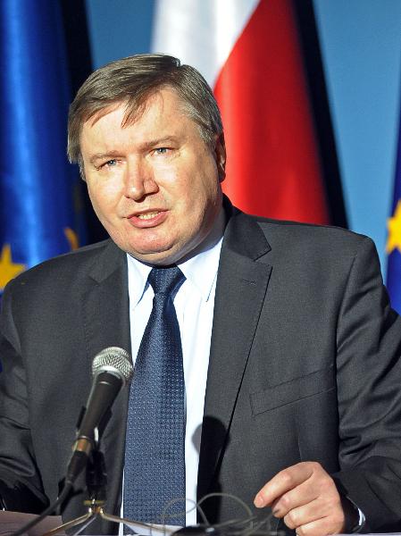 Poland's Interior Minister Jerzy Miller speaks during a news conference at the Prime Minister's Chancellery in Warsaw January 18, 2011. Polish investigation found that mistakes made by Russian ground controllers contributed to a plane crash that killed President Lech Kaczynski and 95 others on board in Smolensk, western Russia, in April, Miller said Tuesday. [Xinhua]