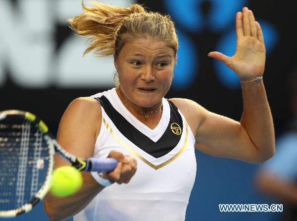 Dinara Safina of Russia returns to Kim Clijsters of Belgium during the first round women's single match at the Australian Open tennis tournament in Melbourne, Australia, Jan. 18, 2011. (Xinhua/Meng Yongmin)